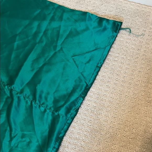 Emerald Green Satin Sari Slip/Skirt - Picture 3 of 4